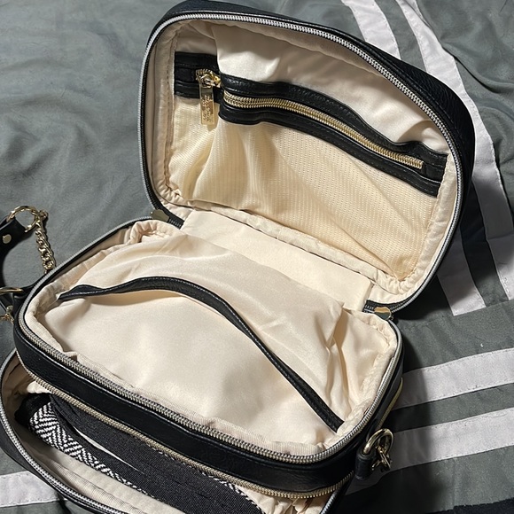 Itzy Ritzy crossbody diaper bag - black - Picture 5 of 6